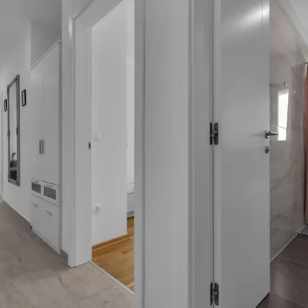 Mery Apartment Makarska